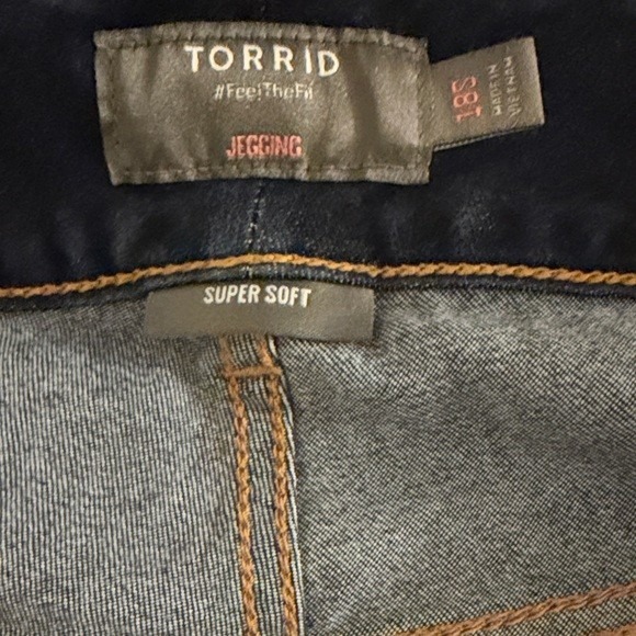 Torrid Super Soft Jeggings Dark Wash Button Fly Women's Size 18S - Picture 2 of 7